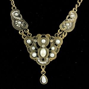 Handmade victorian style women's neckless/pendant